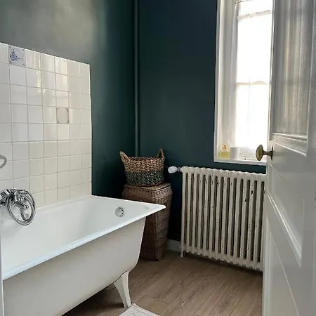 ‘l’ éditeur’ - Maison De Maître Honfleuraise. *