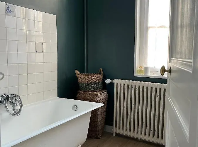 ‘l’ éditeur’ - Maison De Maître Honfleuraise. *